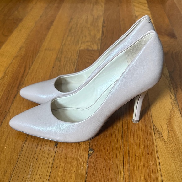 Nine West Women's Pointed Toe Pumps - Picture 4 of 5